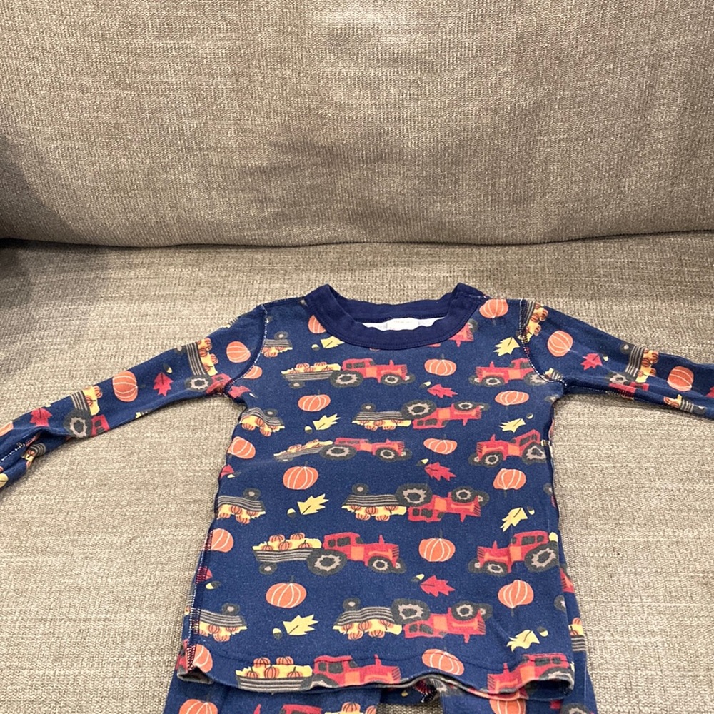 Hanna Andersson cute fall pjs. Size 5 (110).
